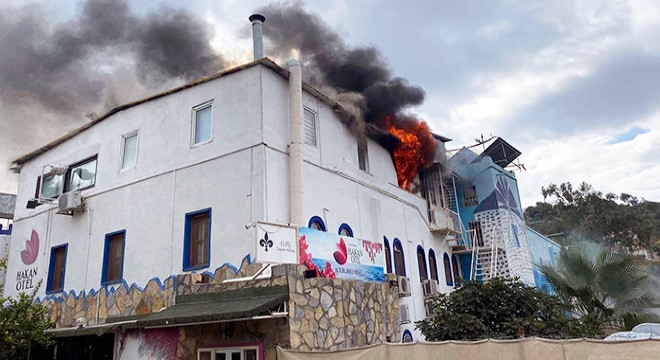 Bodrum'da otelin çatı katında yangın