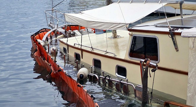 Bodrum'da su alan tur teknesi battı