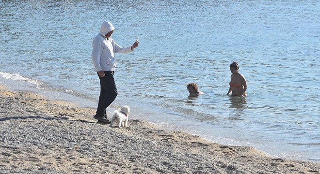 Bodrum da turistler denize girdi