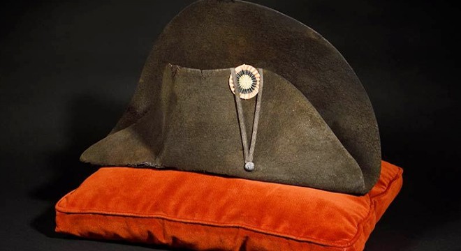 Bonapart’ın şapkası, 1.9 milyon euroya satıldı