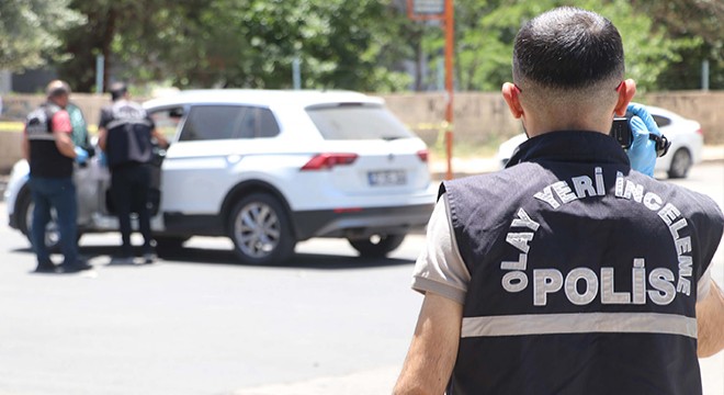 Boşanma aşamasındaki eşi ile kayınpederini öldürdü