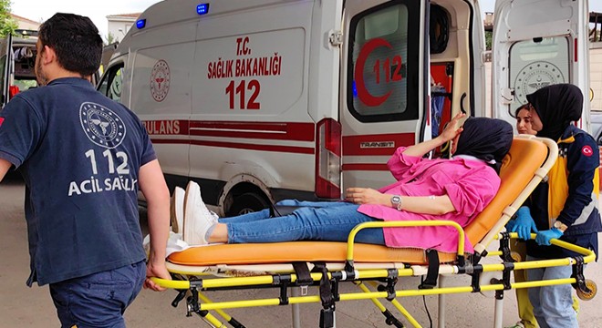 Boşanma aşamasındaki eşini bıçakladı