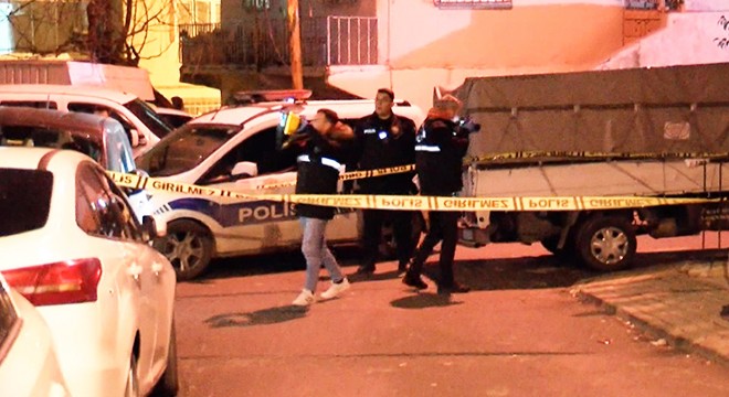 Eşini sokak ortasında öldürdü
