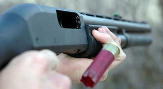 Boşanma aşamasındaki eşini pompalı tüfekle yaralayarak kaçtı