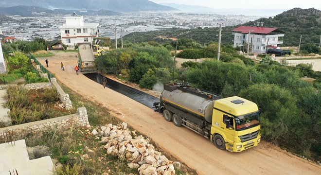 Bozdağ yolları asfalta kavuştu