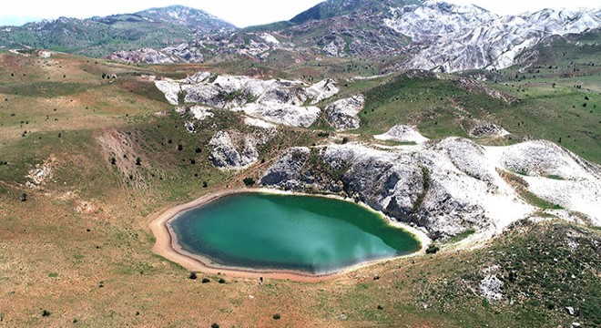 Bozkırın ortasındaki Yeşilgöl, doğaseverlerin ilgisini çekiyor