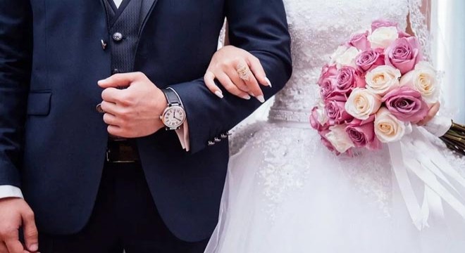 Bu haber evlenecekleri ilgilendiriyor! Faizsiz kredi geliyor