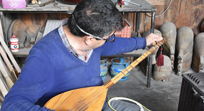 Bu sazın 'teli' insanın kalbine dokunuyor