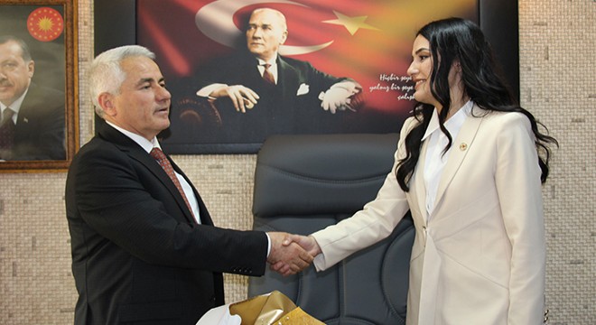 Bucak Belediyesi nde devir teslim