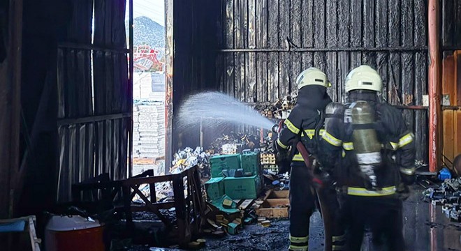 Bucak ta mermer fabrikasında yangın