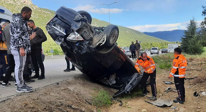 Bucak ta otomobil takla attı