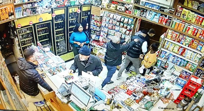 Büfeye silahlı saldırı kamerada