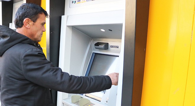 Bulduğu 6 bin 600 lirayı bankaya teslim etti