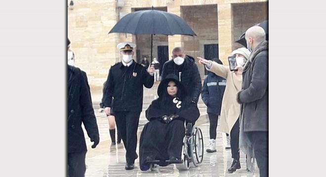 Bülent Ersoy'un Anıtkabir ziyareti görüntülerine inceleme
