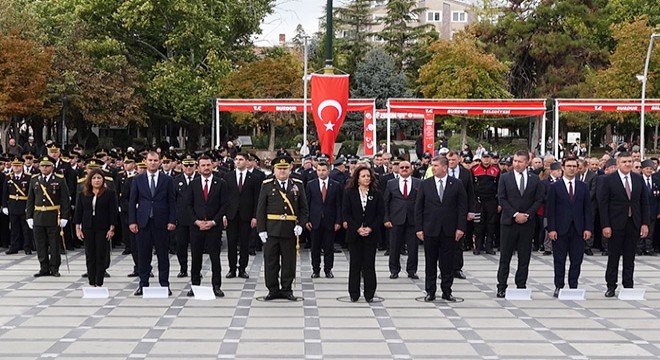 Burdur'da çelenk sunma töreni yapıldı