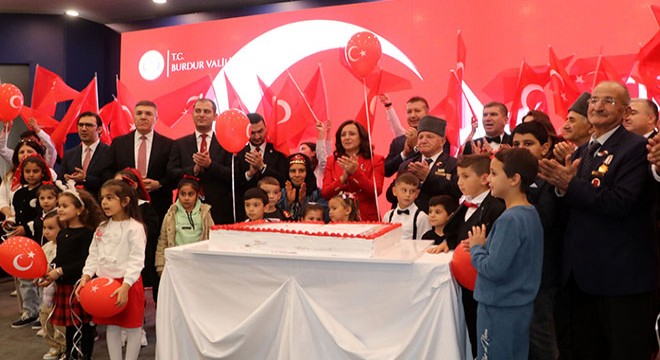 Burdur da Cumhuriyet Bayramı kabul töreni