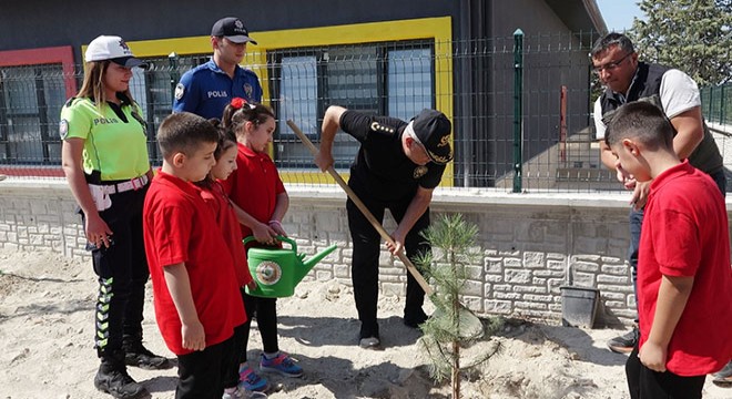 Burdur da İlköğretim Haftası töreni
