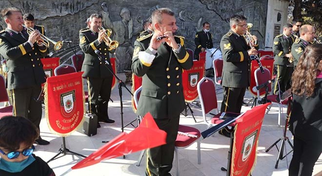 Burdur da askeri bando konseri