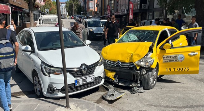 Burdur da kaza: 3 yaralı