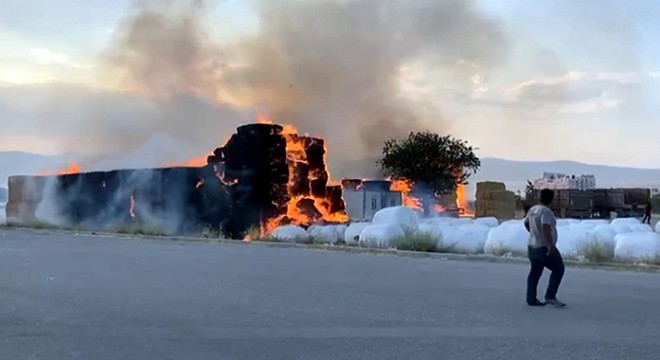 Burdur da saman balyaları TIR yangında küle döndü