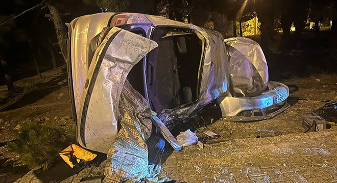 Burdur da takla atan otomobilde 4 kişi yaralandı
