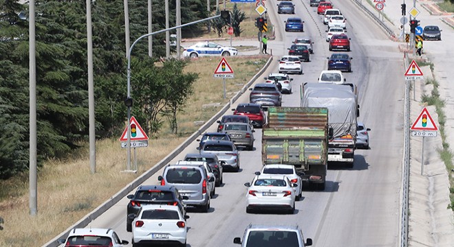 Burdur dan 8 saatte 30 bin araç geçti