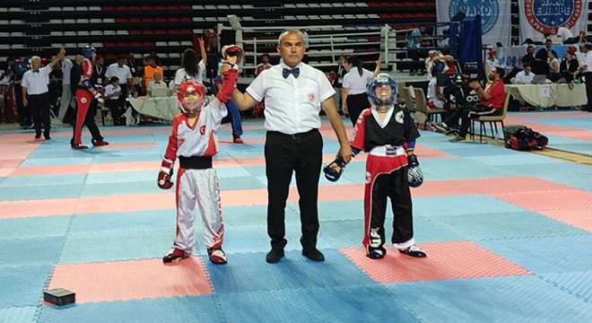 Burdurlu kick boks sporcularından 6 madalya