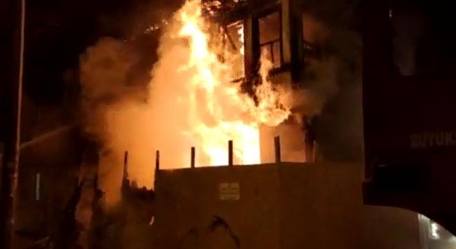 Bursa'da iki katlı metruk binada yangın