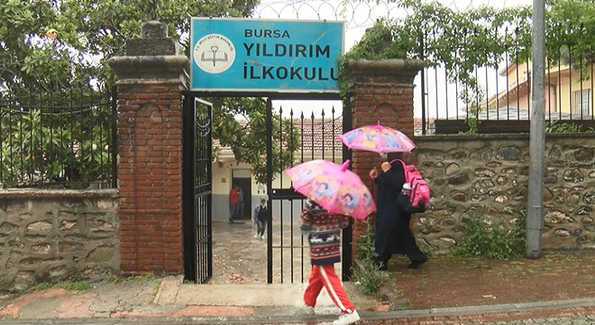 Bursa'da ilkokul öğrencileri ders başı yaptı
