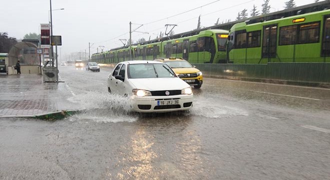 Bursa'da sağanak etkili oldu