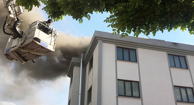 Bursa da, öğrenci yurdunun çatısında yangın