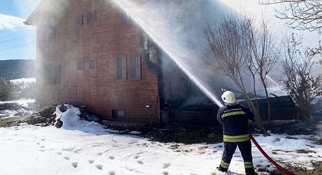 Butik otel, yangında hasar gördü