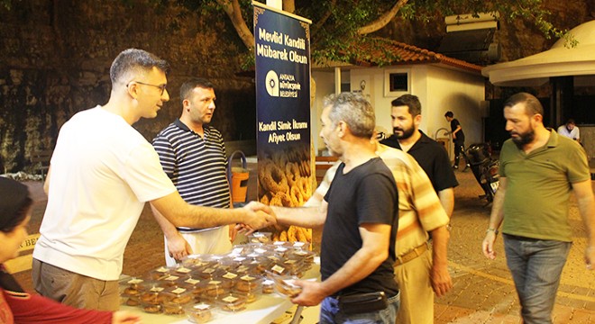 Büyükşehir Mevlit Kandili'nde 19 ilçede lokma ikram etti