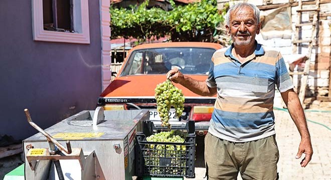Büyükşehir’den üzüm üreticilerine makine desteği
