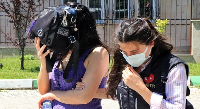 Buzluğa gizlenen uyuşturucularla yakalanan kadına gözaltı