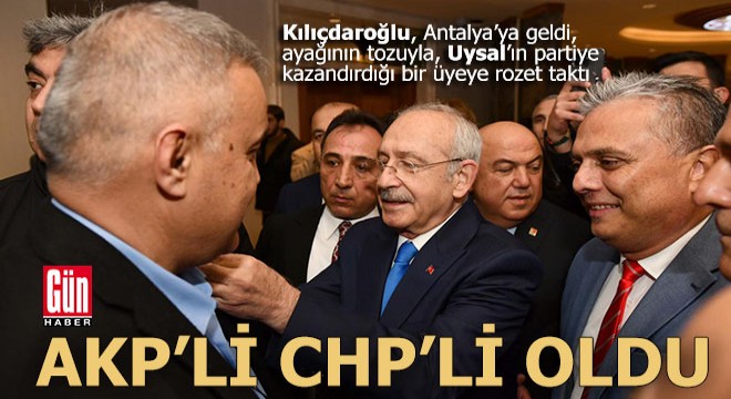 CHP lideri Antalya'ya geldi, havalimanında bir üyeye rozet taktı