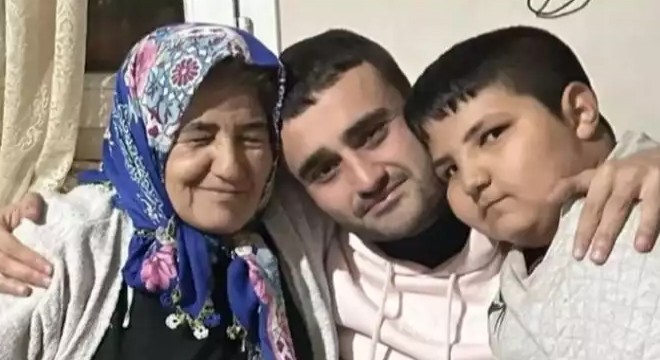 CZN Burak, Taha Duymaz'ın annesini ziyaret etti