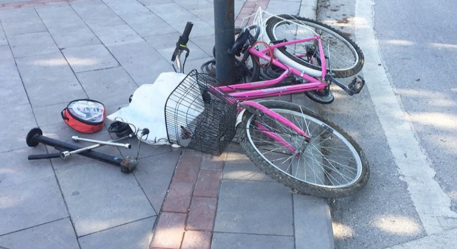 Çaldığı bisikletle yakalandı, polisi maket bıçağıyla yaraladı