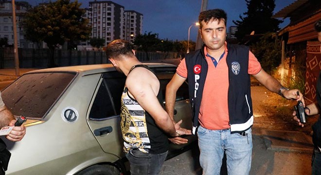 Çalıntı otomobil ile polisten kaçtı, kaza yapınca yakalandı