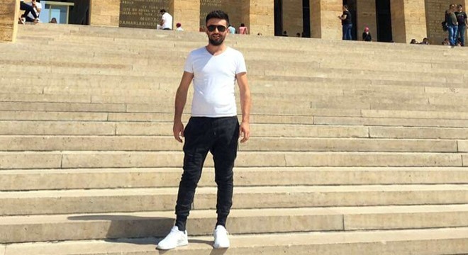 Çalıştığı araç kiralama şirketinin terasında iple asılı ölü bulundu