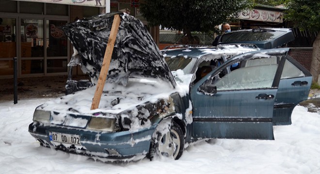 Çalıştırmak istediği otomobili yandı