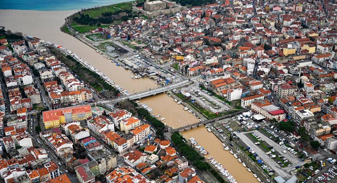 Çamurlu su, Çanakkale Boğazı'nın rengini değiştirdi