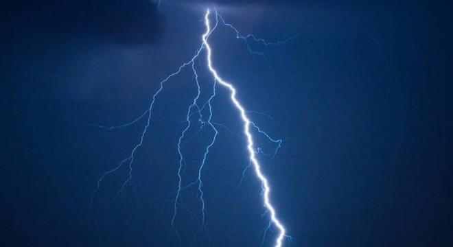 Çanakkale Boğaz ve Garnizon Komutanlığı'na yıldırım düştü