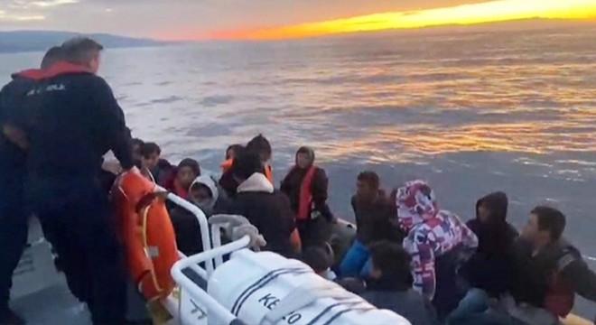 Çanakkale’de 62 kaçak göçmen kurtarıldı