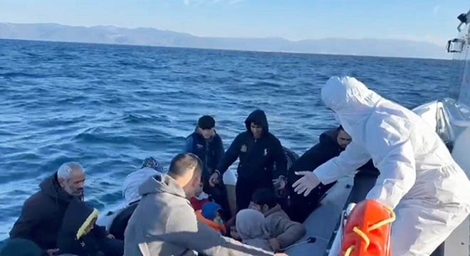 Çanakkale'de 72 kaçak göçmen kurtarıldı