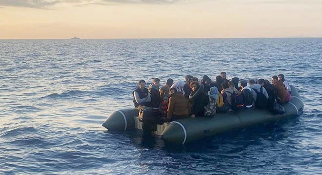 Çanakkale'de 88 kaçak göçmen kurtarıldı