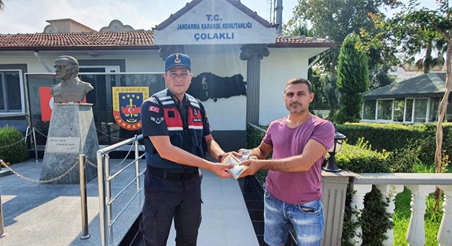 Çanta hırsızı restoran çalışanı çıktı