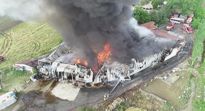 Çatalca'da çikolata fabrikasında yangın