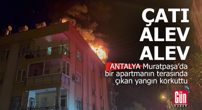 Çatı katındaki yangın mahalleliyi sokağa döktü