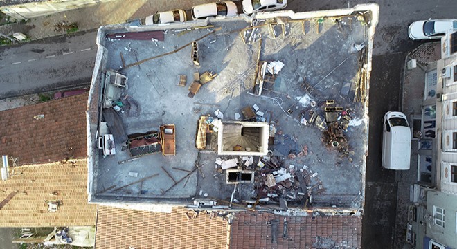 Çatı uçtu, mahalleli deprem sandı